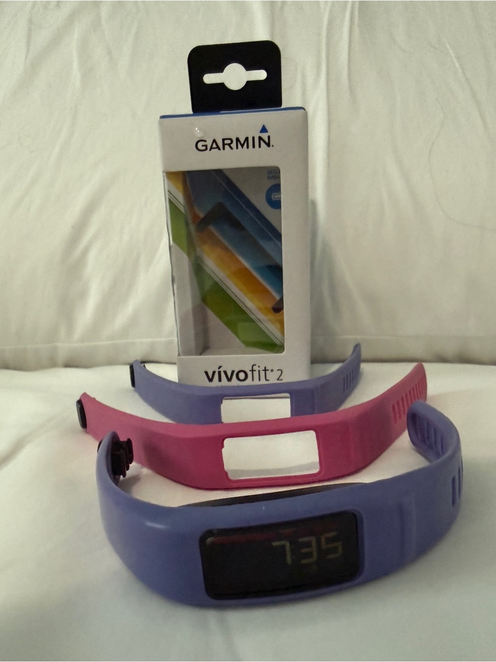 Garmin Vívofit 2 Fitness Tracker + 3 Replacement Bands in Purple and Pink